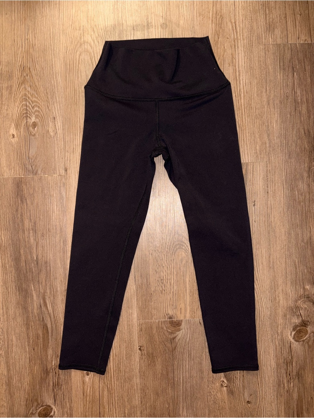 ALO High-Waist Black Capri Leggings